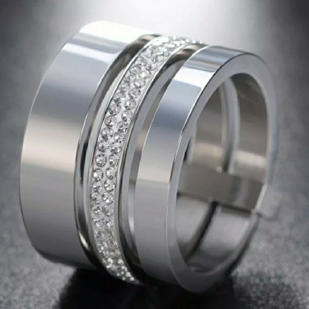 NWT Stainless Steel Ring Size 5